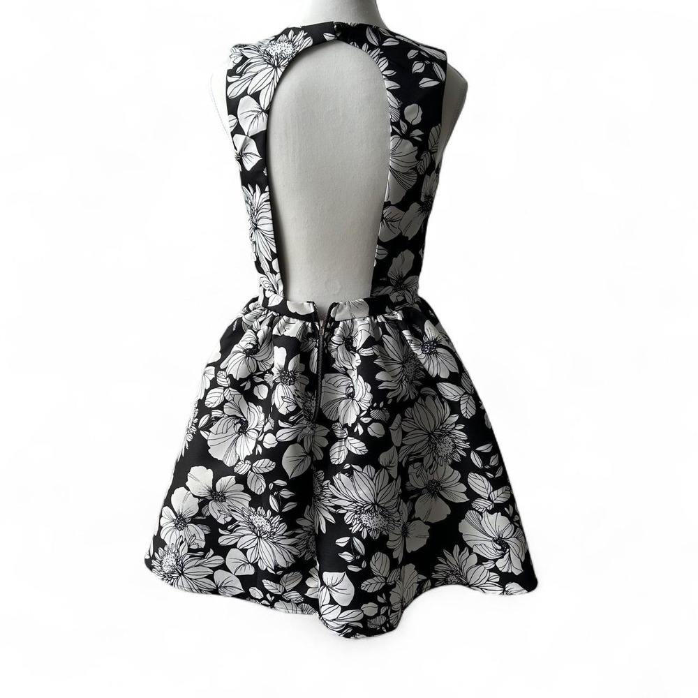 Charlotte Russe Black & White Floral Open Back Skater Dress - Size: Small - Picture 3 of 8